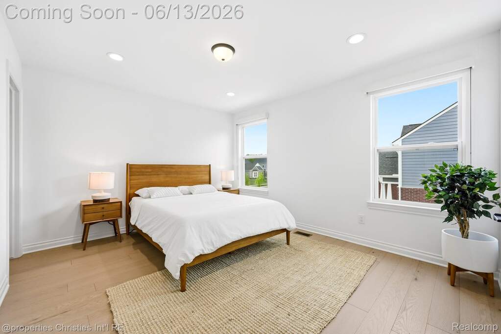 5 Bedroom Single Family Home/House's Image 31