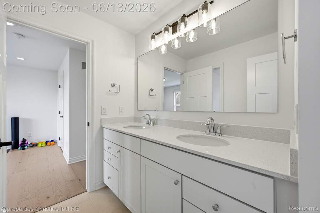 5 Bedroom Single Family Home/House's Image 35