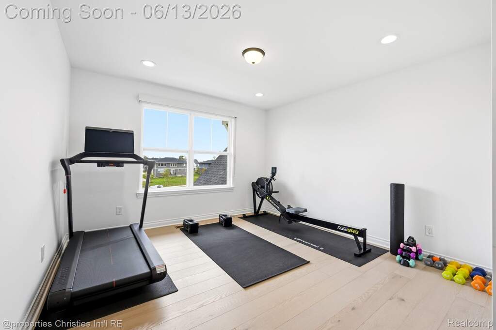 5 Bedroom Single Family Home/House's Image 37