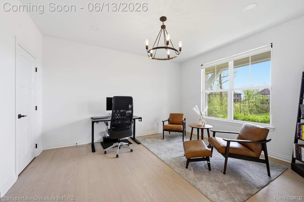 5 Bedroom Single Family Home/House's Image 4