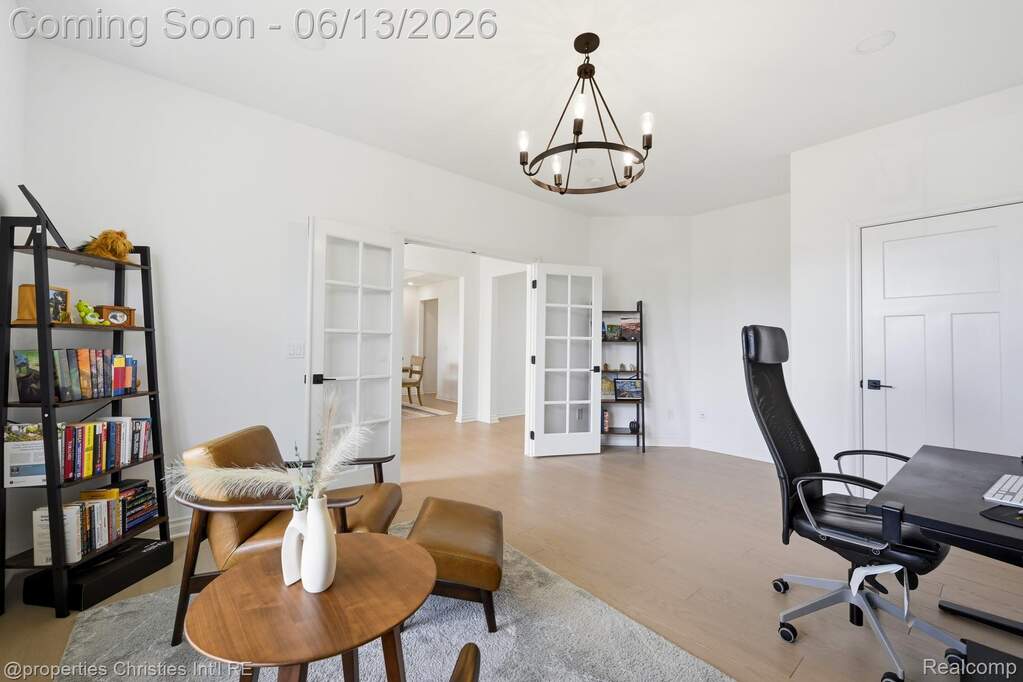 5 Bedroom Single Family Home/House's Image 5
