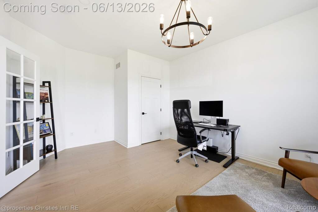 5 Bedroom Single Family Home/House's Image 6
