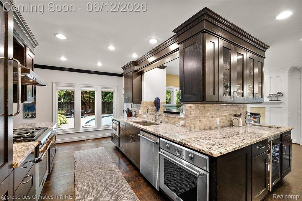 4 Bedroom Single Family Home/House's Image 7