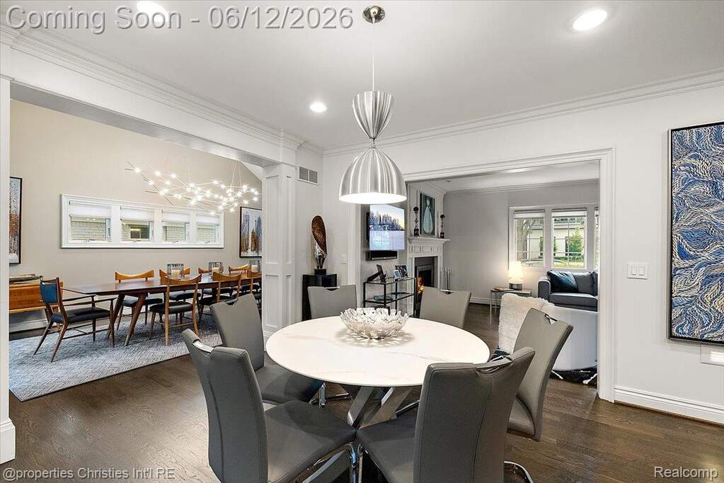 4 Bedroom Single Family Home/House's Image 9