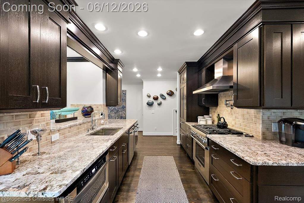 4 Bedroom Single Family Home/House's Image 15