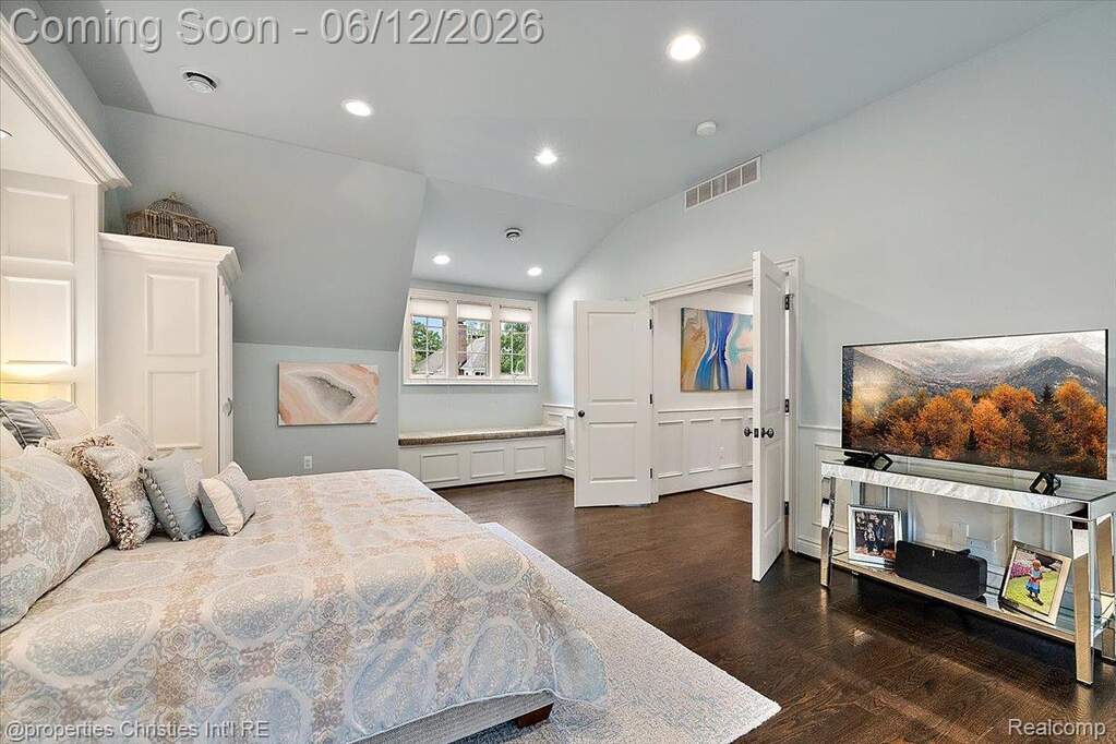 4 Bedroom Single Family Home/House's Image 17
