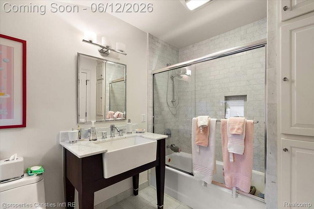 4 Bedroom Single Family Home/House's Image 38