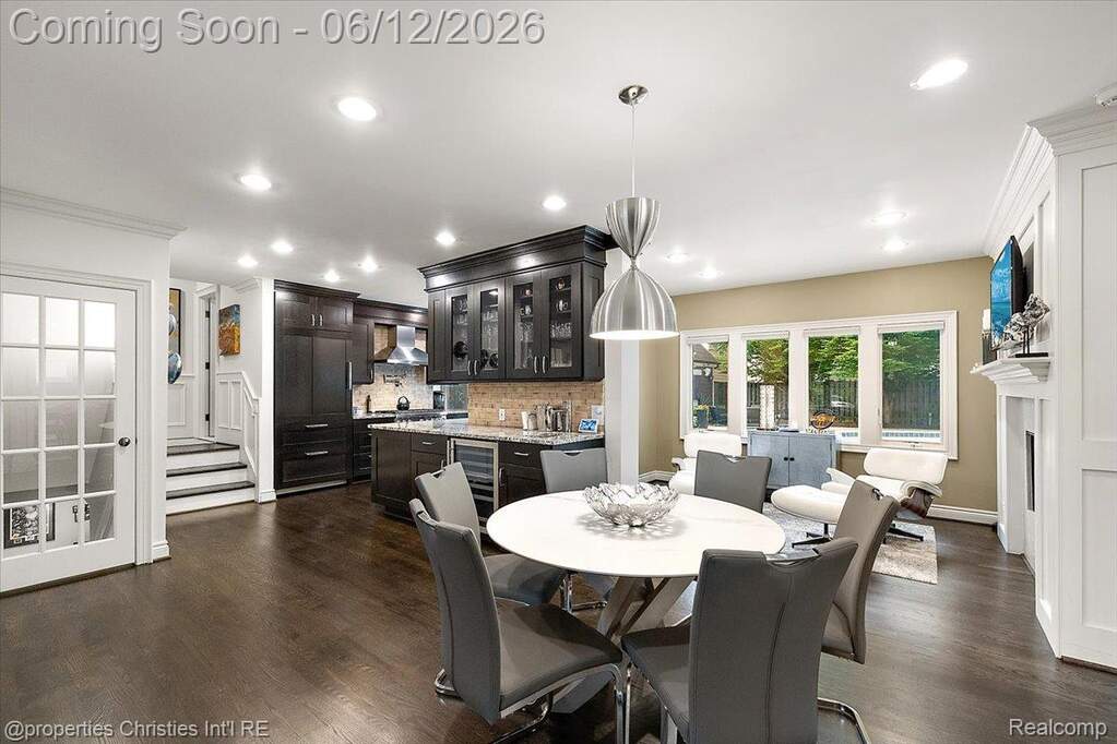 4 Bedroom Single Family Home/House's Image 3