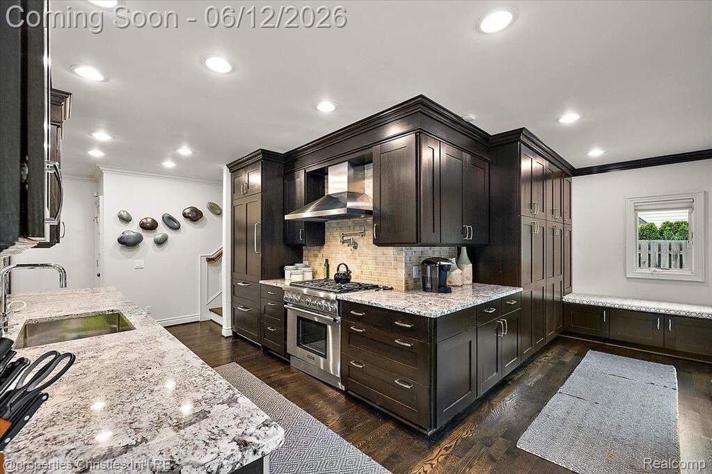4 Bedroom Single Family Home/House's Image 5