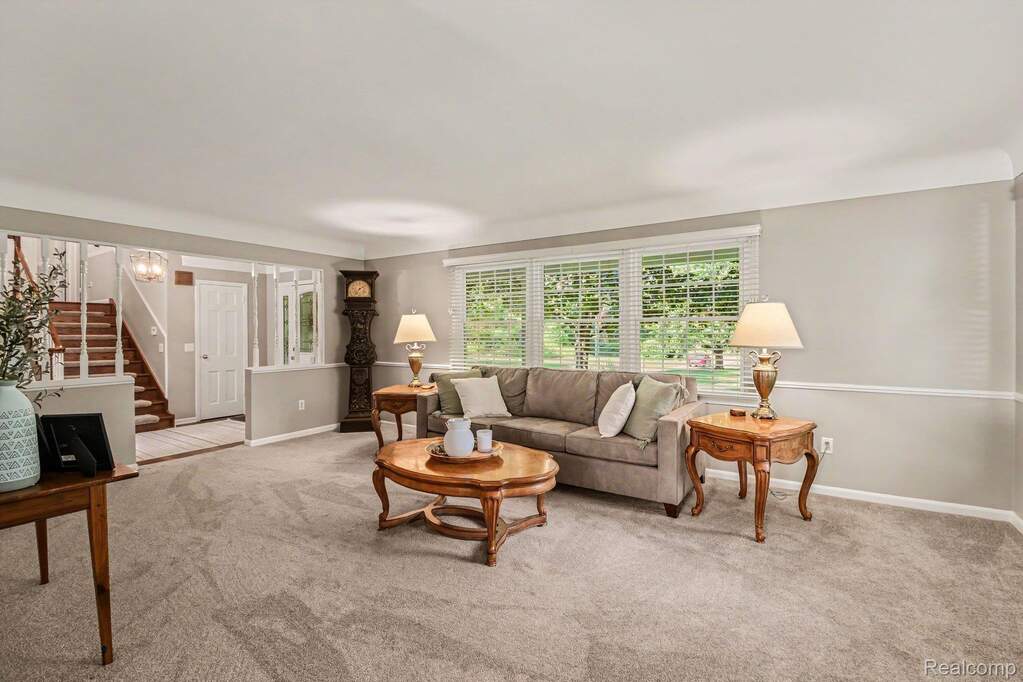 4 Bedroom Single Family Home/House's Image 7