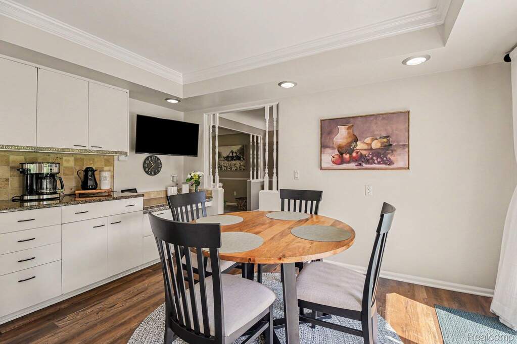4 Bedroom Single Family Home/House's Image 10