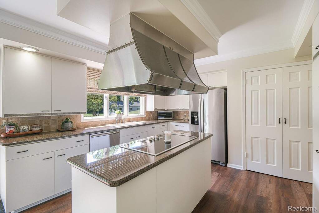 4 Bedroom Single Family Home/House's Image 12