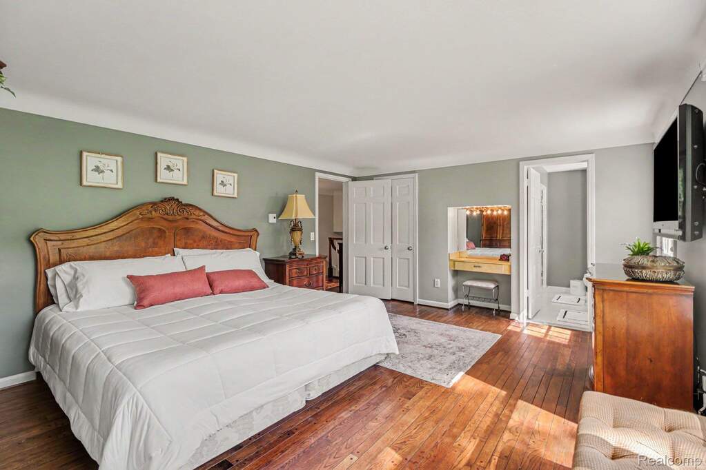 4 Bedroom Single Family Home/House's Image 15