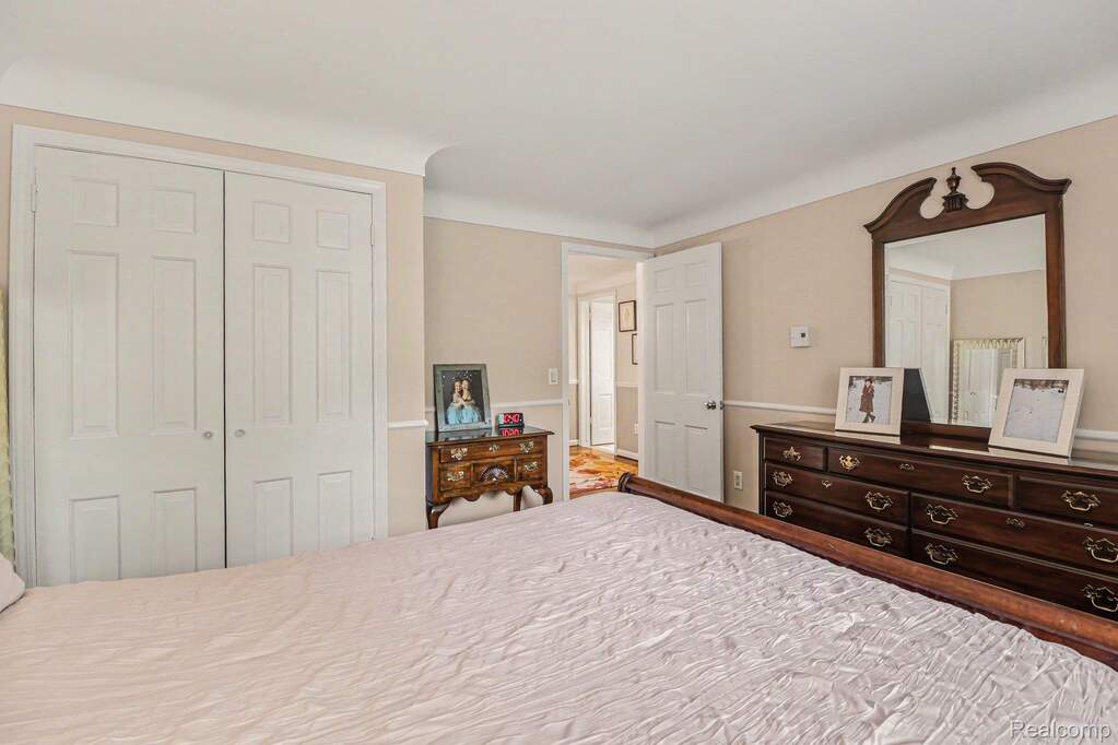 4 Bedroom Single Family Home/House's Image 22