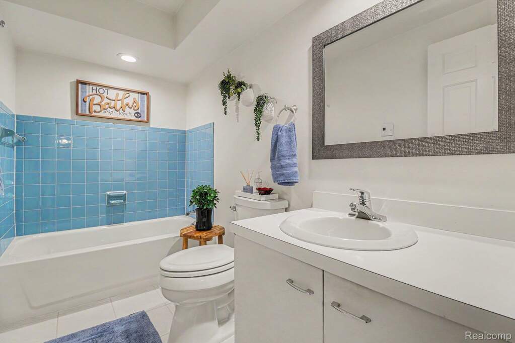 4 Bedroom Single Family Home/House's Image 25