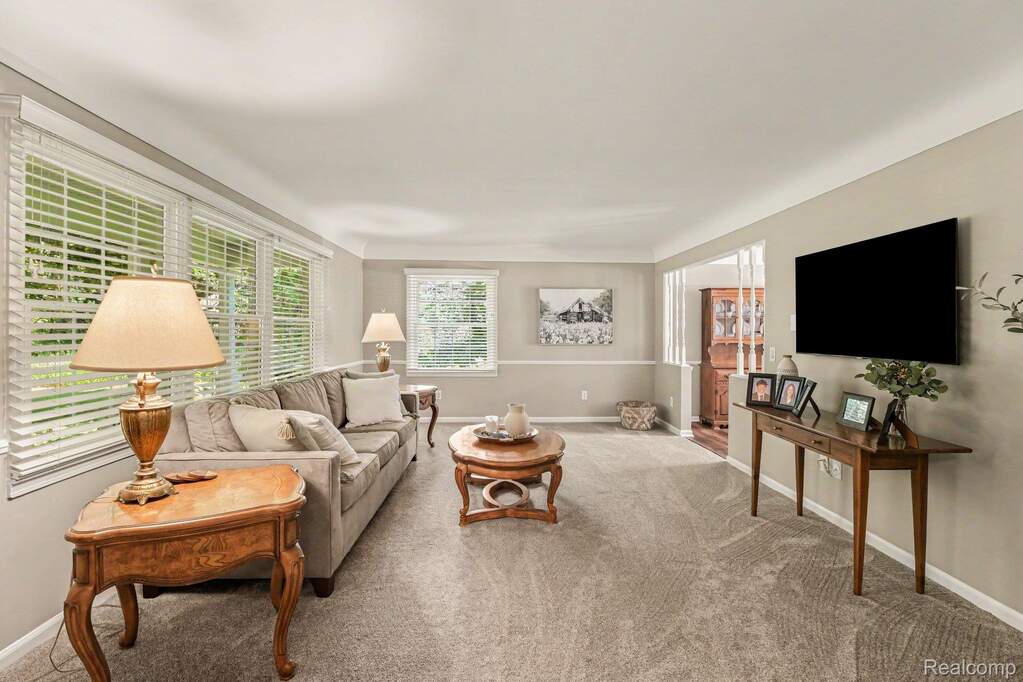 4 Bedroom Single Family Home/House's Image 5