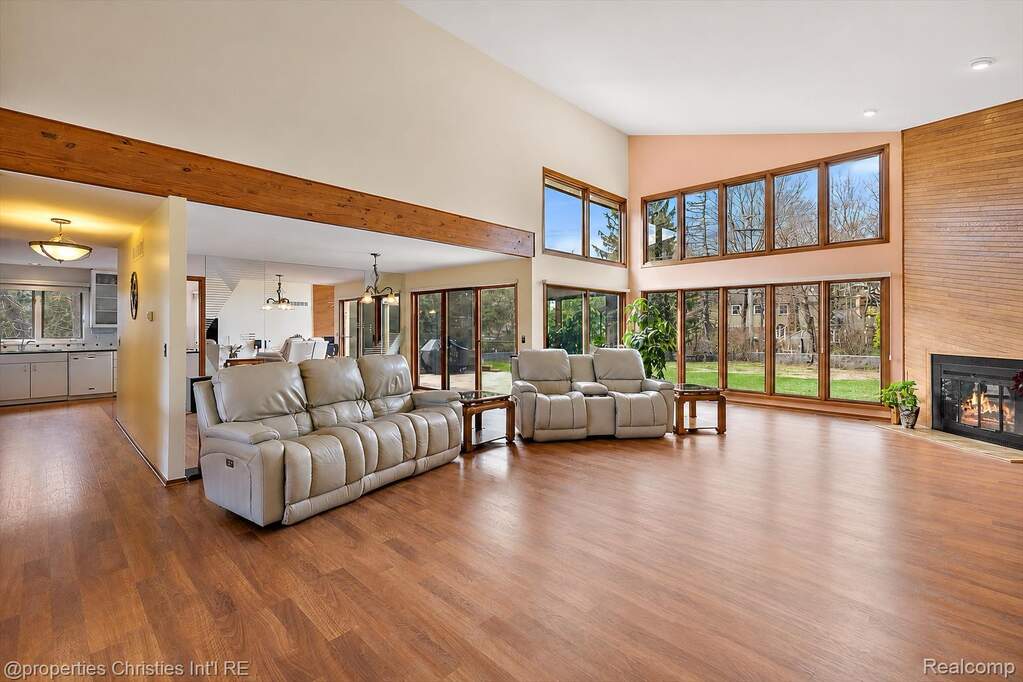 4 Bedroom Single Family Home/House's Image 7