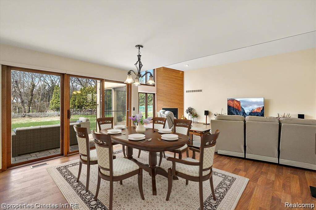 4 Bedroom Single Family Home/House's Image 9
