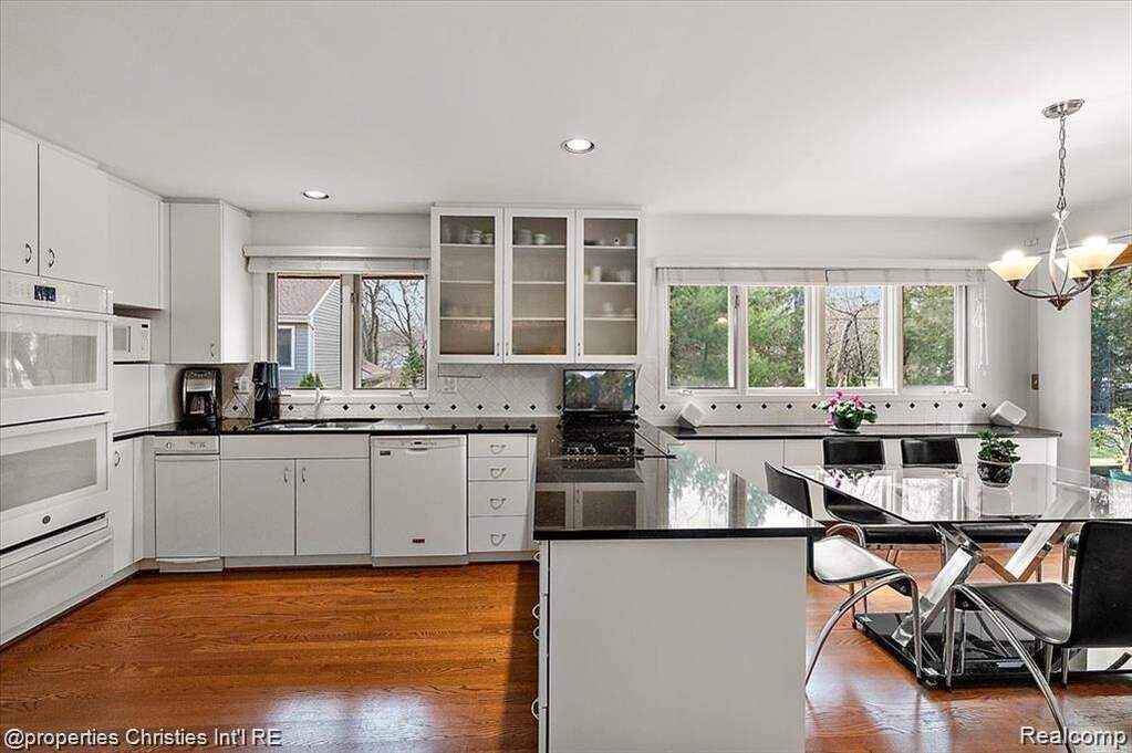 4 Bedroom Single Family Home/House's Image 13