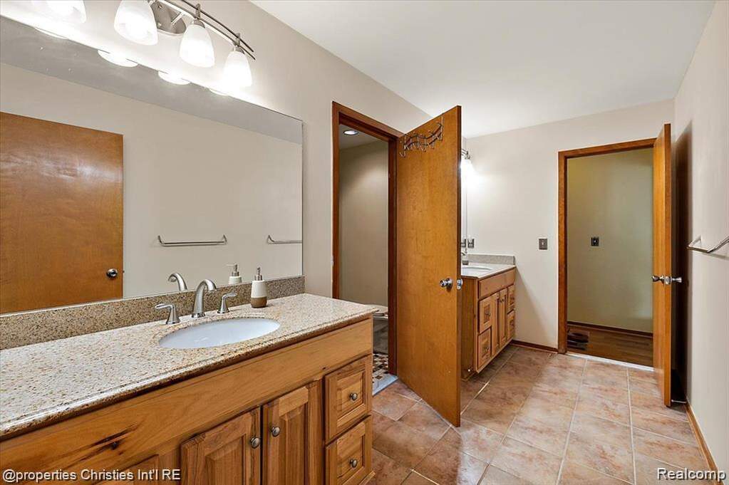 4 Bedroom Single Family Home/House's Image 32