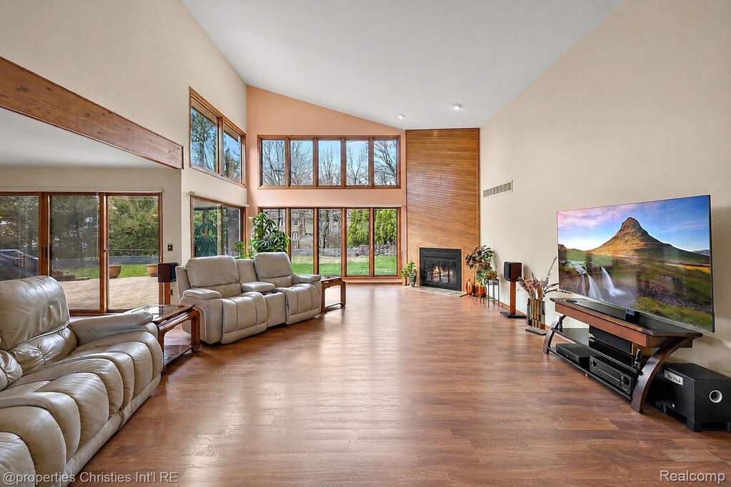 4 Bedroom Single Family Home/House's Image 6