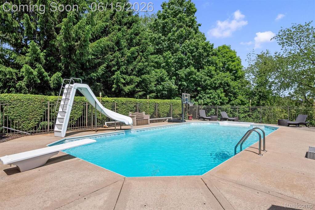 4 Bedroom Single Family Home/House's Image 44