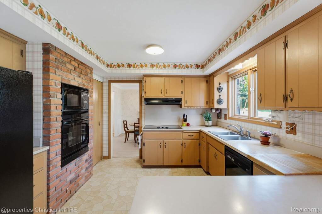4 Bedroom Single Family Home/House's Image 7