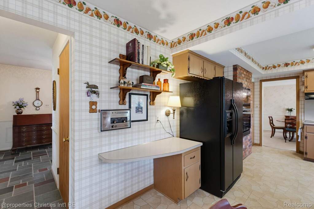 4 Bedroom Single Family Home/House's Image 9