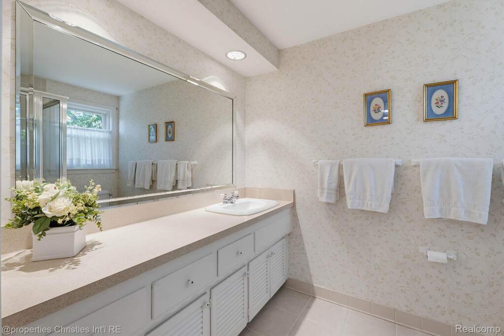 4 Bedroom Single Family Home/House's Image 22