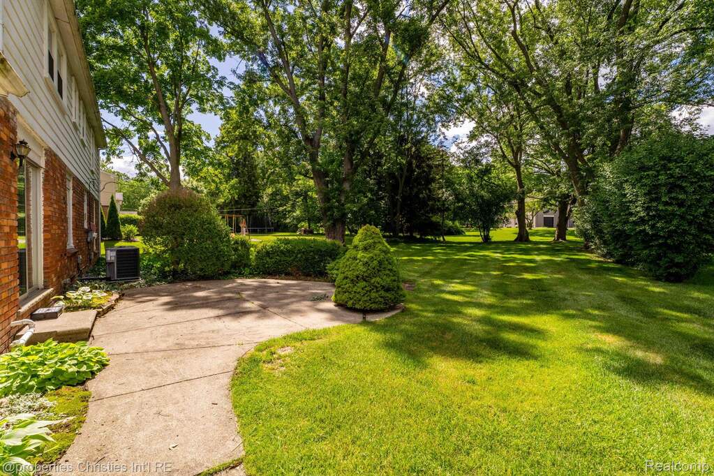 4 Bedroom Single Family Home/House's Image 30