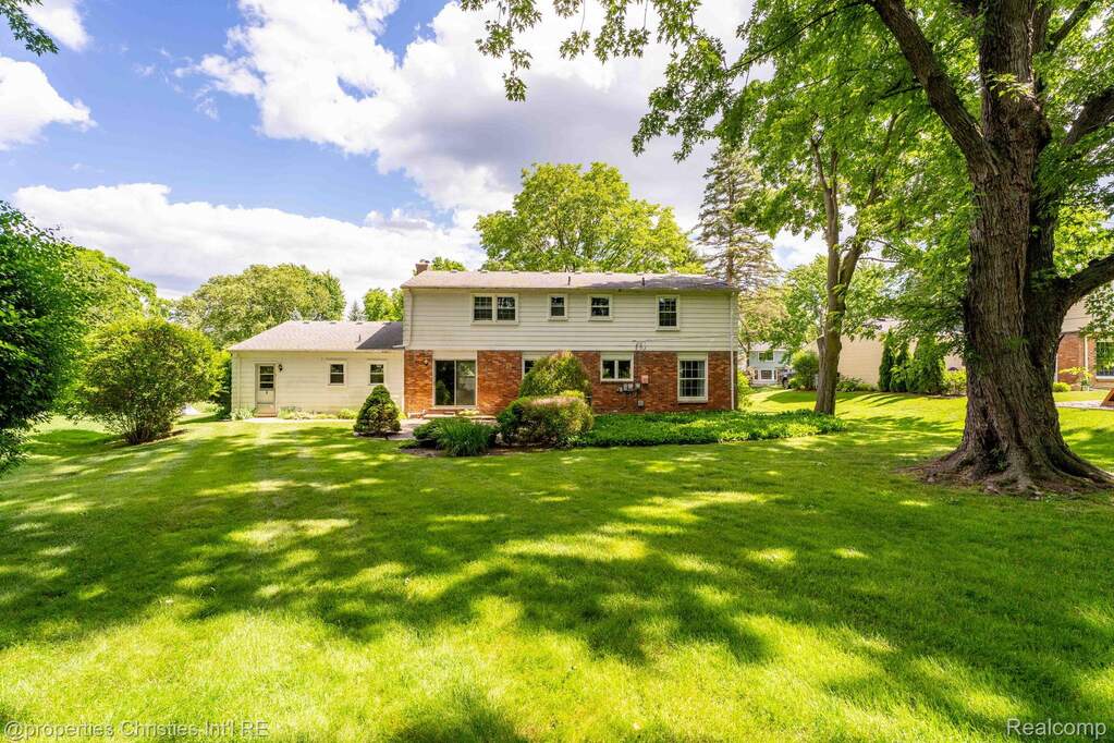 4 Bedroom Single Family Home/House's Image 32