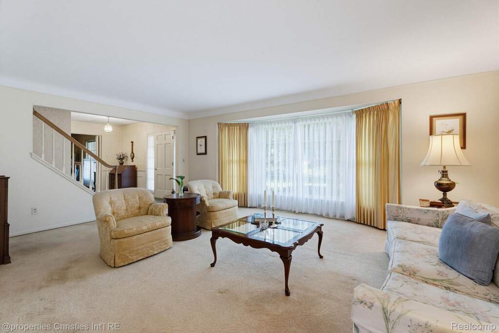 4 Bedroom Single Family Home/House's Image 3