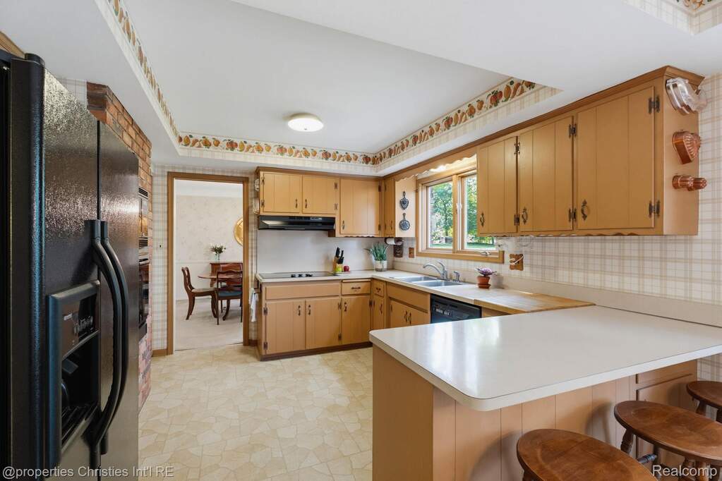 4 Bedroom Single Family Home/House's Image 6