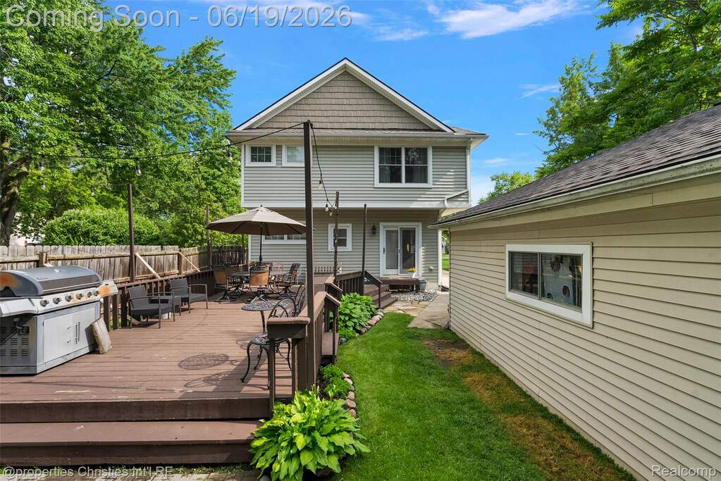 5 Bedroom Single Family Home/House's Image 7