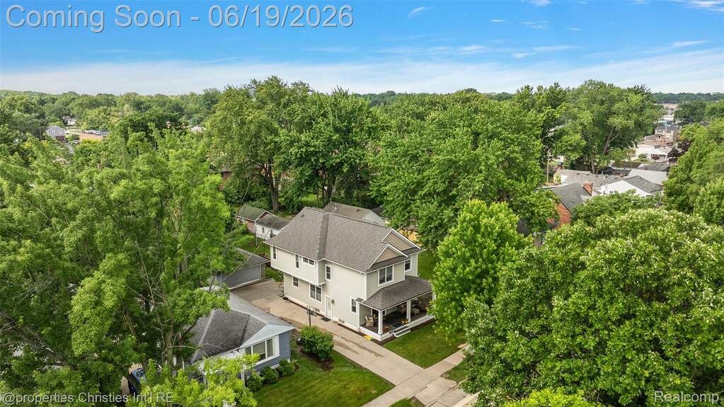 5 Bedroom Single Family Home/House's Image 11