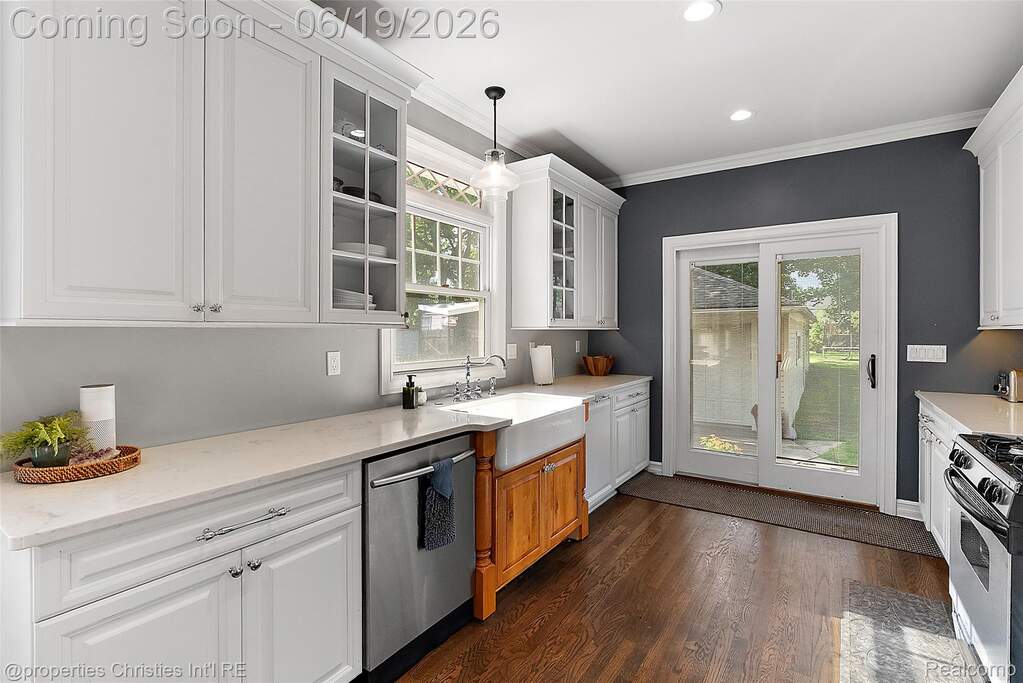 5 Bedroom Single Family Home/House's Image 15
