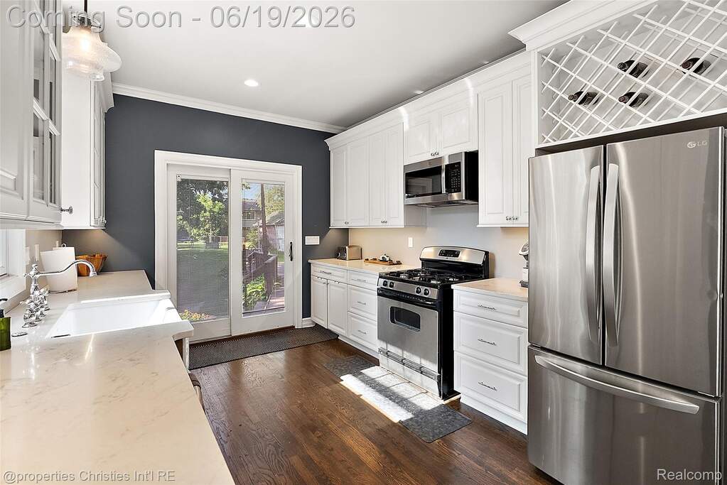 5 Bedroom Single Family Home/House's Image 17