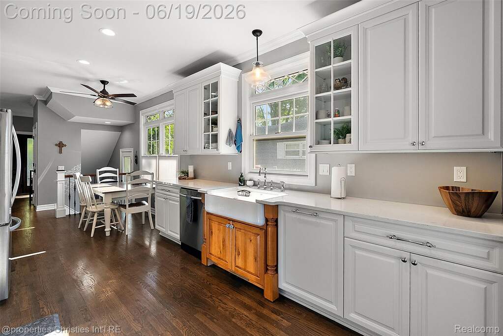 5 Bedroom Single Family Home/House's Image 18