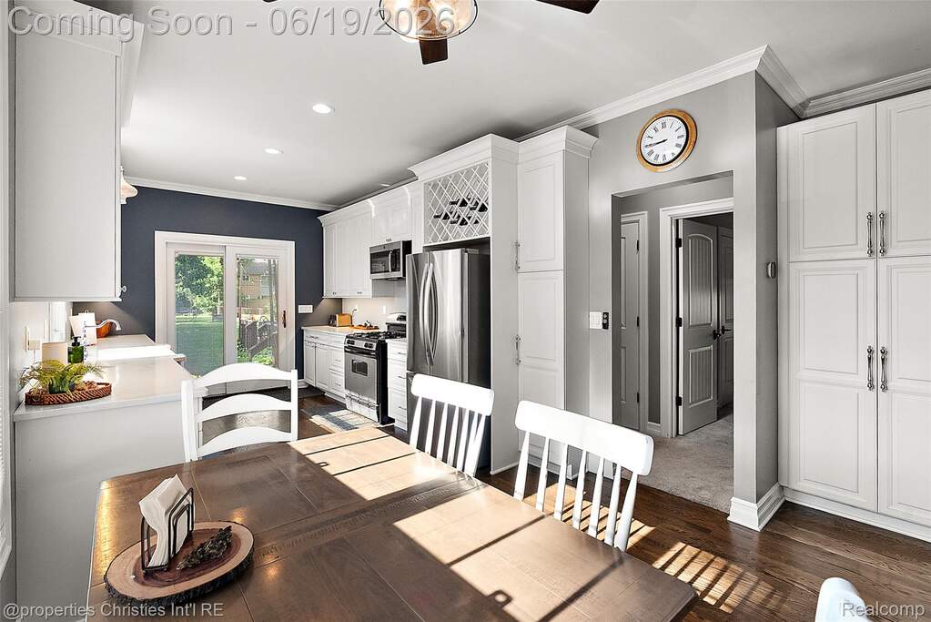 5 Bedroom Single Family Home/House's Image 22