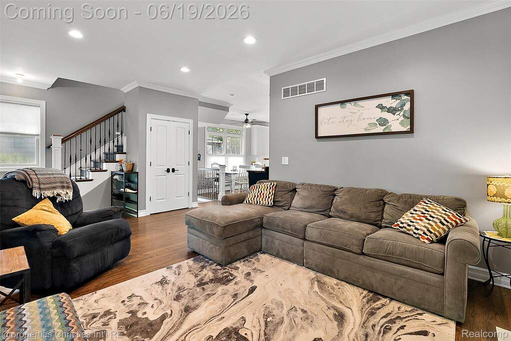 5 Bedroom Single Family Home/House's Image 24