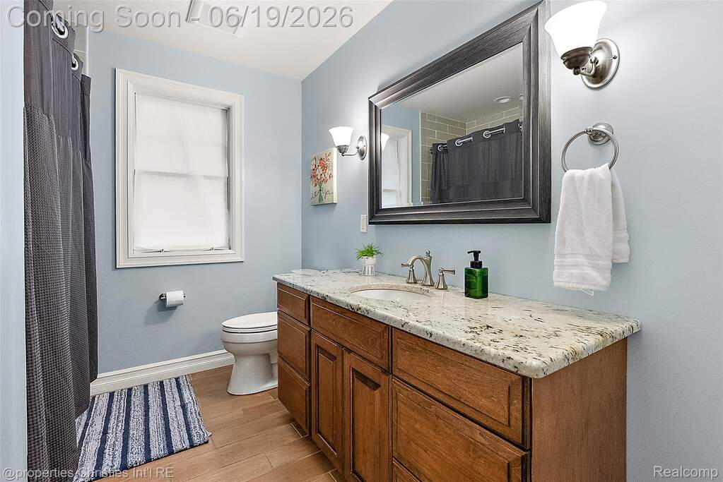 5 Bedroom Single Family Home/House's Image 27