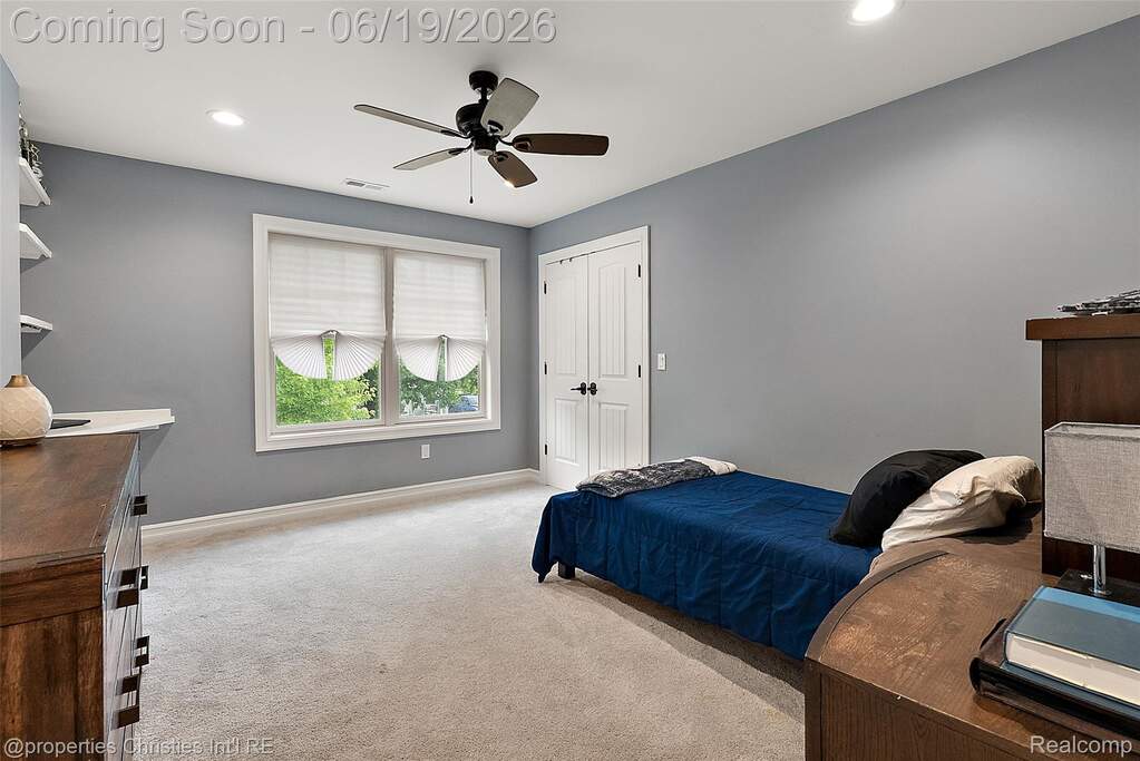 5 Bedroom Single Family Home/House's Image 34
