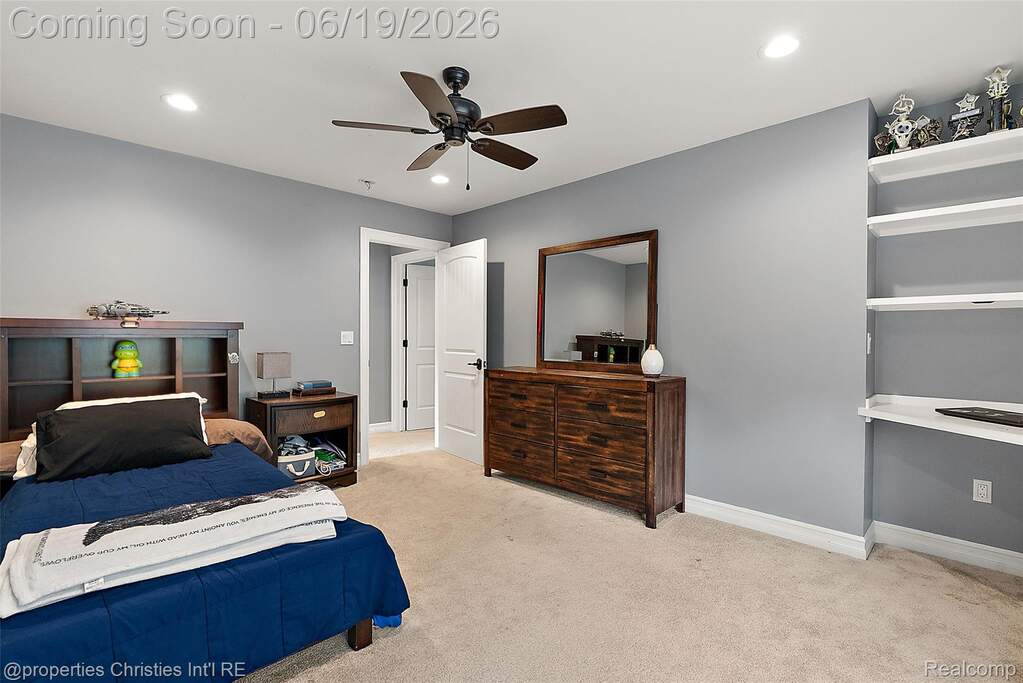 5 Bedroom Single Family Home/House's Image 35