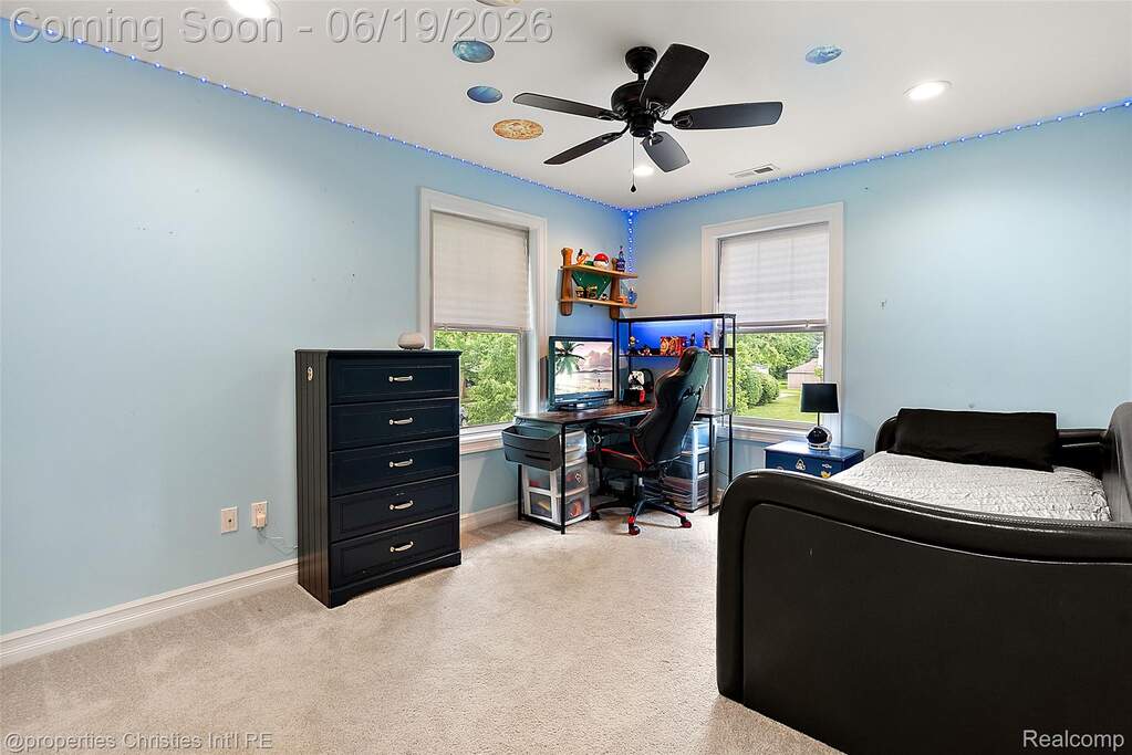 5 Bedroom Single Family Home/House's Image 36