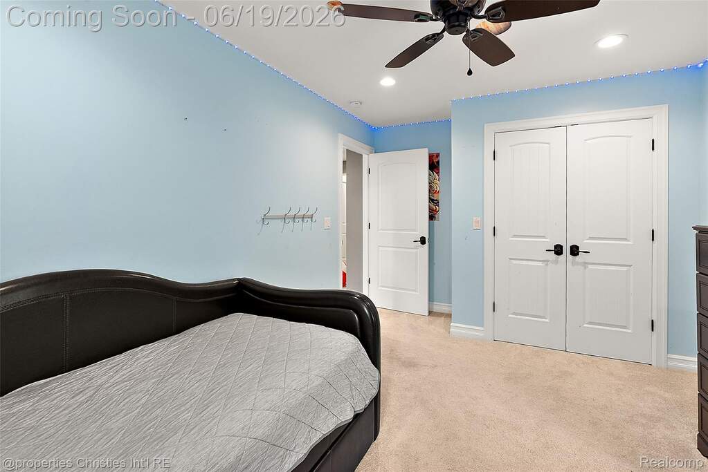 5 Bedroom Single Family Home/House's Image 37
