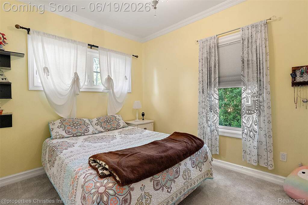 5 Bedroom Single Family Home/House's Image 38