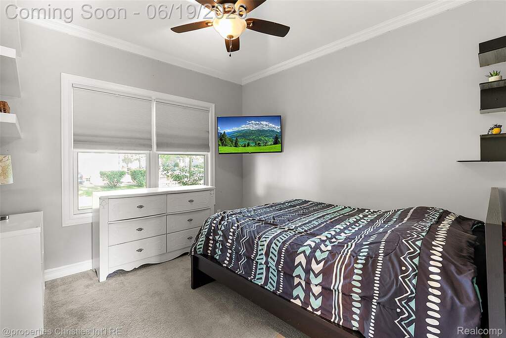 5 Bedroom Single Family Home/House's Image 41