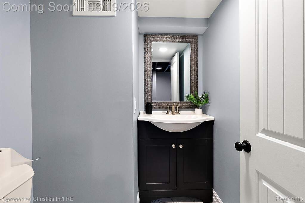 5 Bedroom Single Family Home/House's Image 43