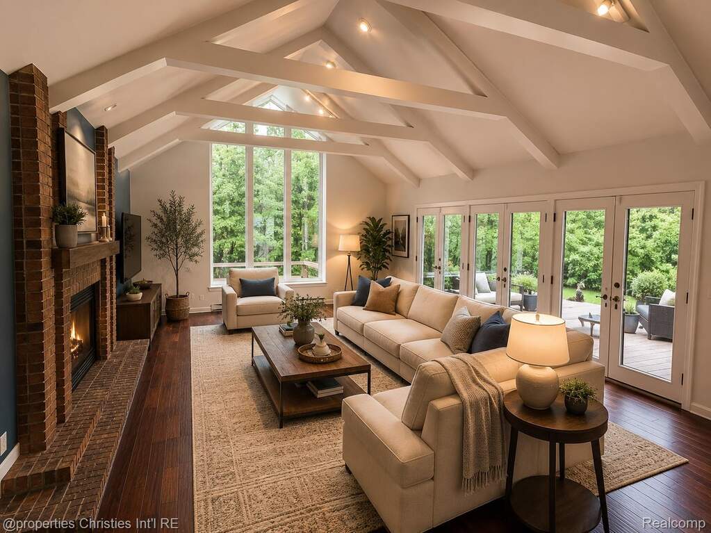 5 Bedroom Single Family Home/House's Image 9