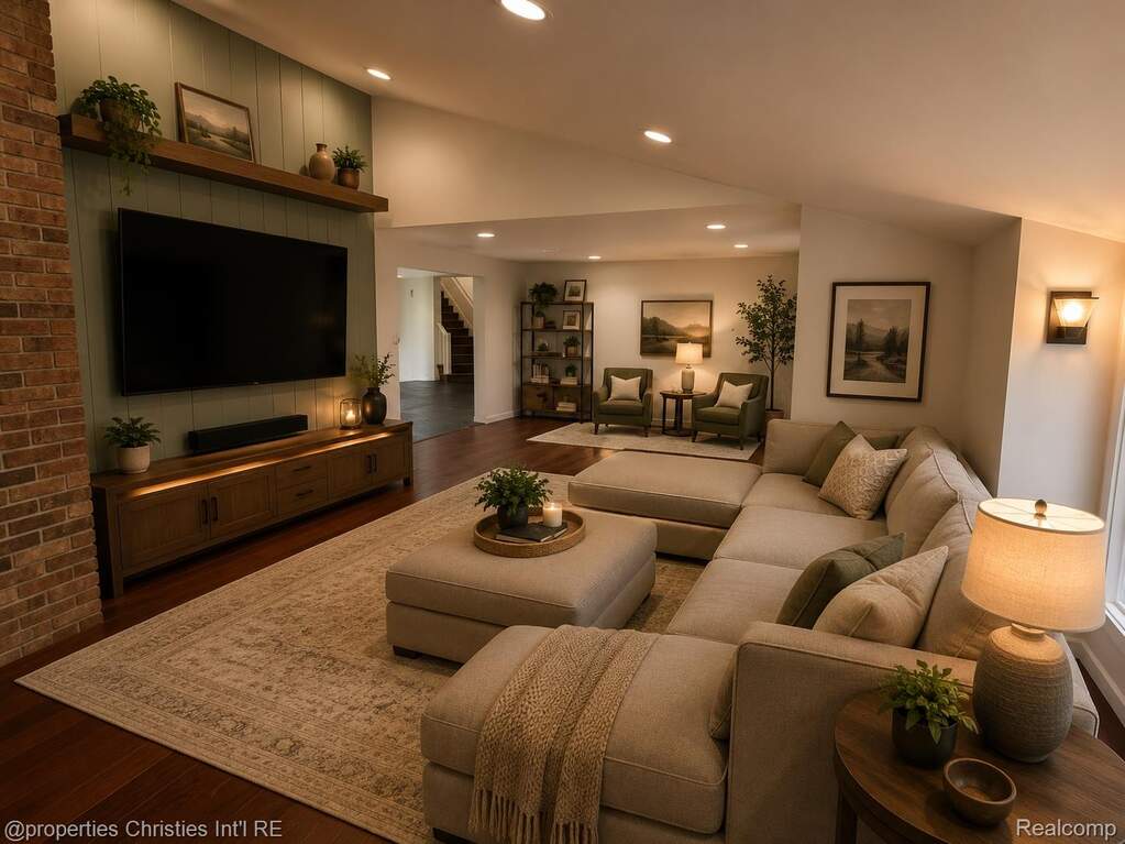 5 Bedroom Single Family Home/House's Image 12